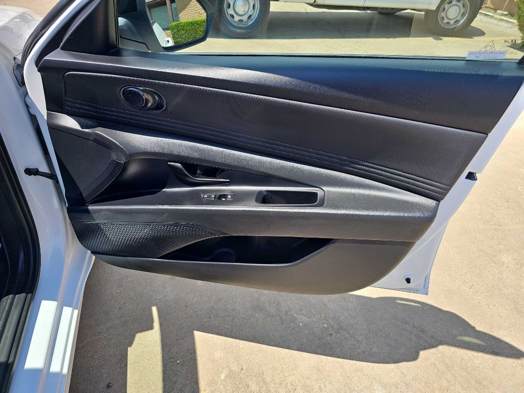 2025 Hyundai Elantra Image 18