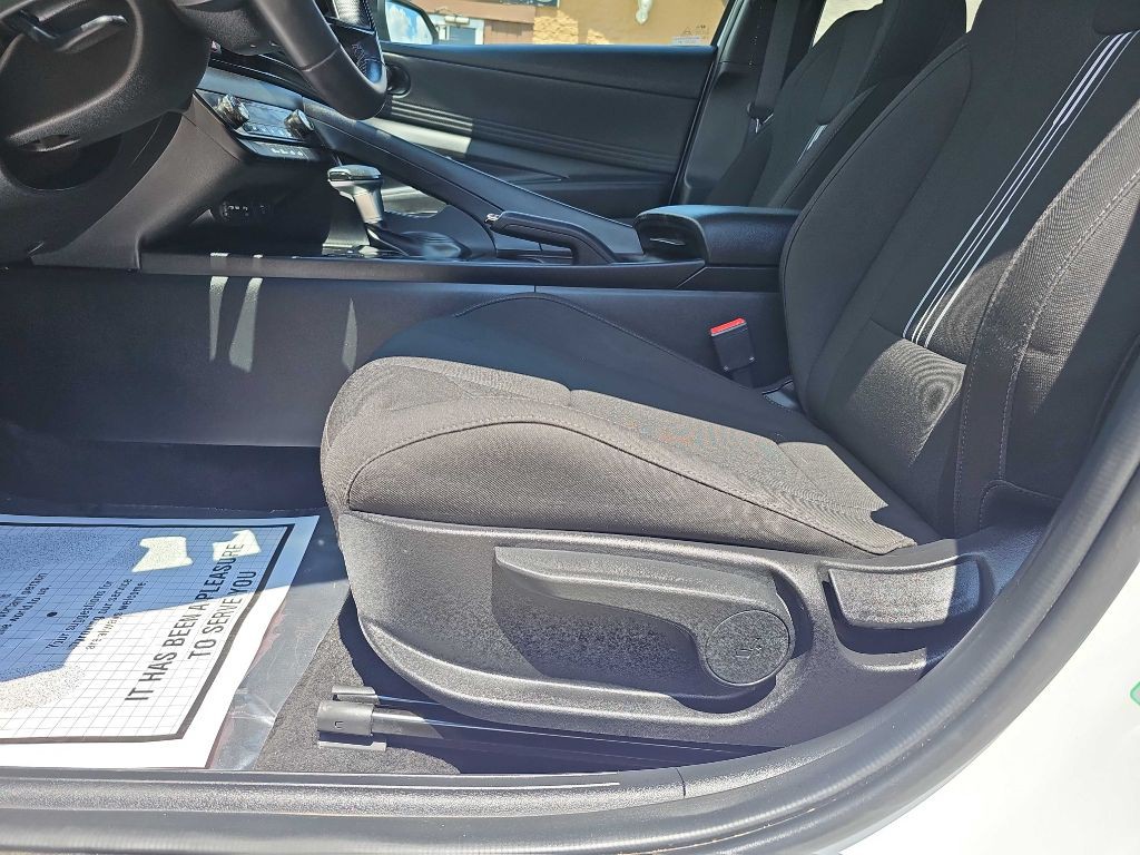 2025 Hyundai Elantra Image 22