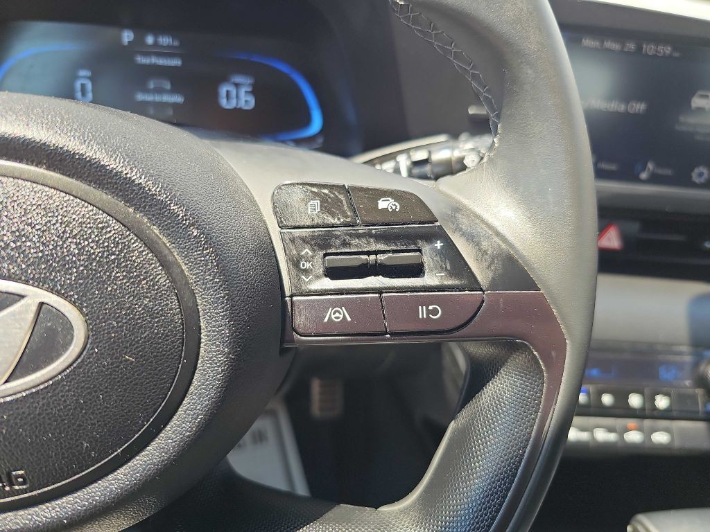 2025 Hyundai Elantra Image 24