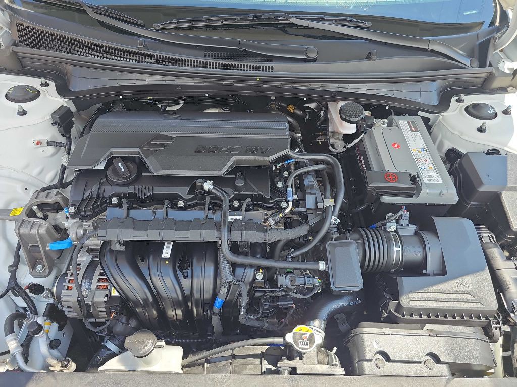 2025 Hyundai Elantra Image 36