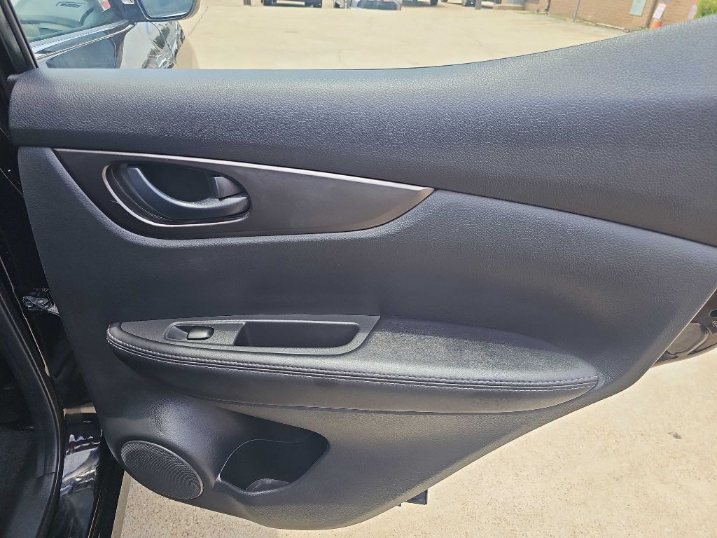 2022 Nissan Rogue Image 16