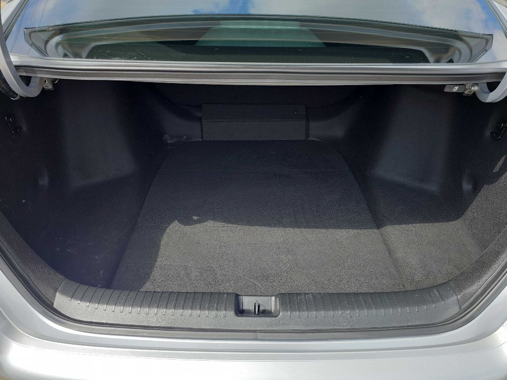2025 Honda Accord Image 32