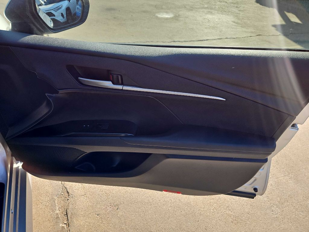 2025 Toyota Camry Image 17