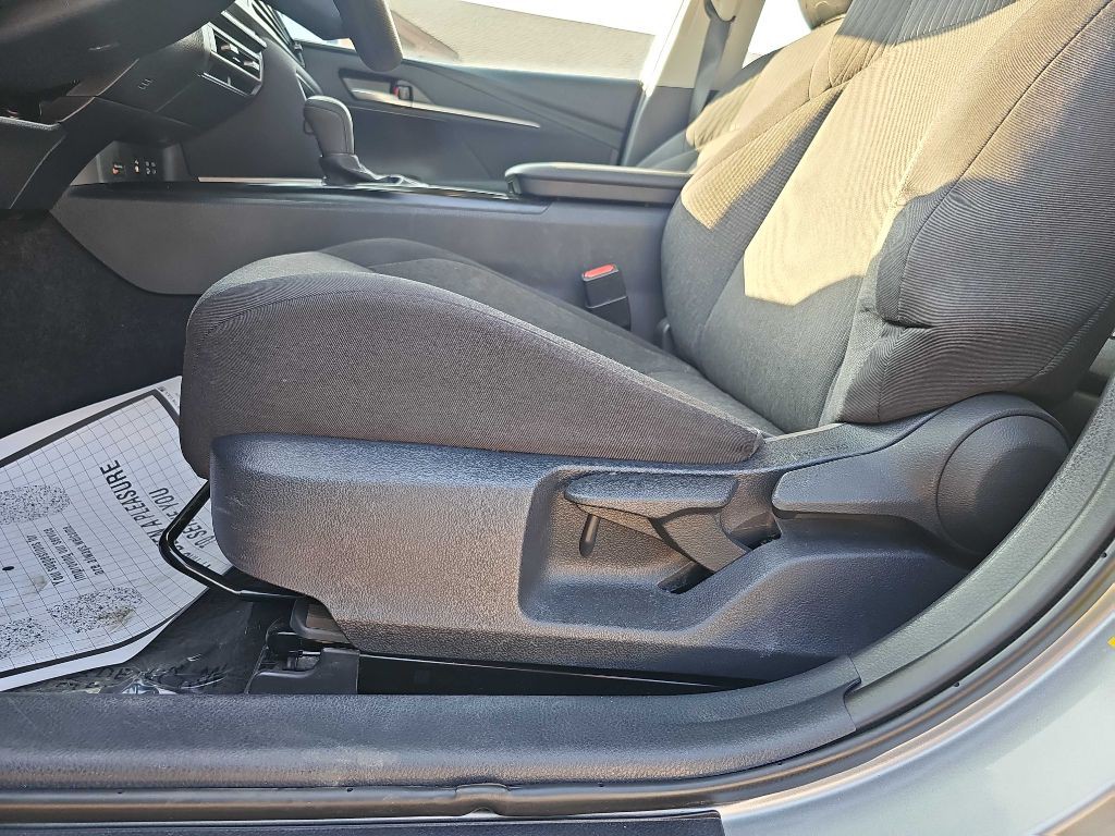 2025 Toyota Camry Image 19