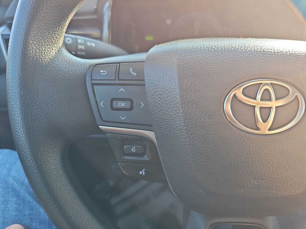 2025 Toyota Camry Image 21