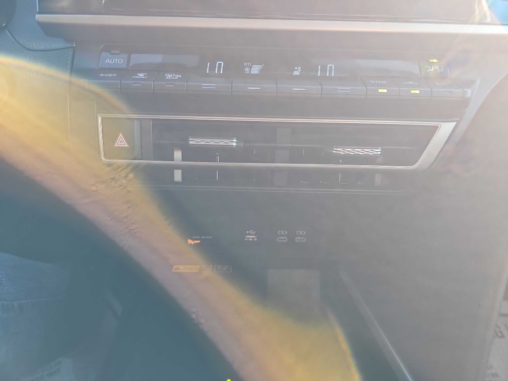 2025 Toyota Camry Image 27
