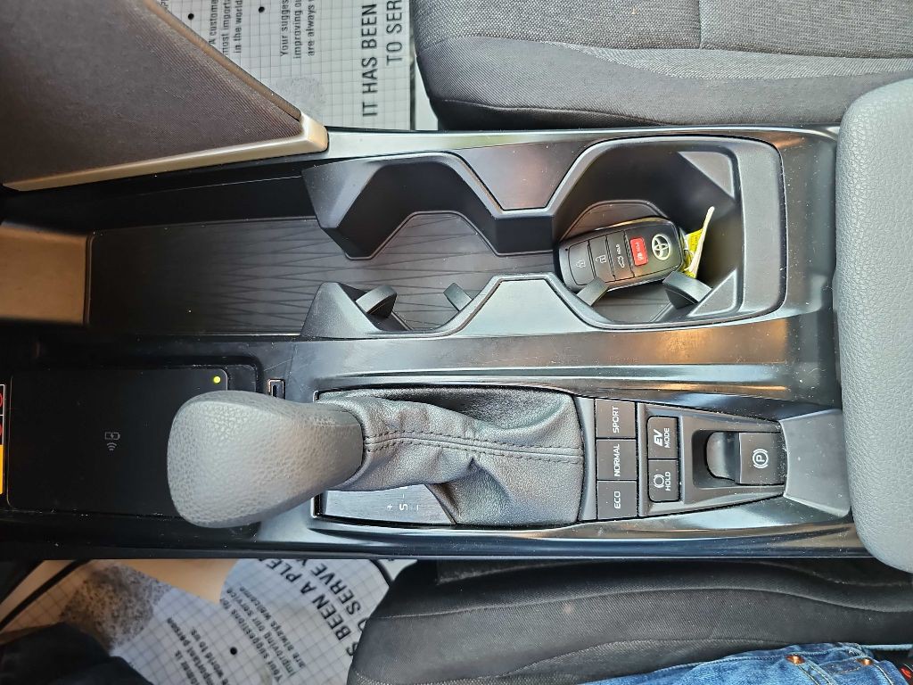 2025 Toyota Camry Image 28