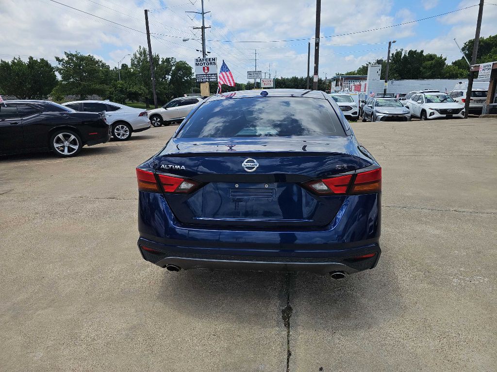2021 Nissan Altima Image 3