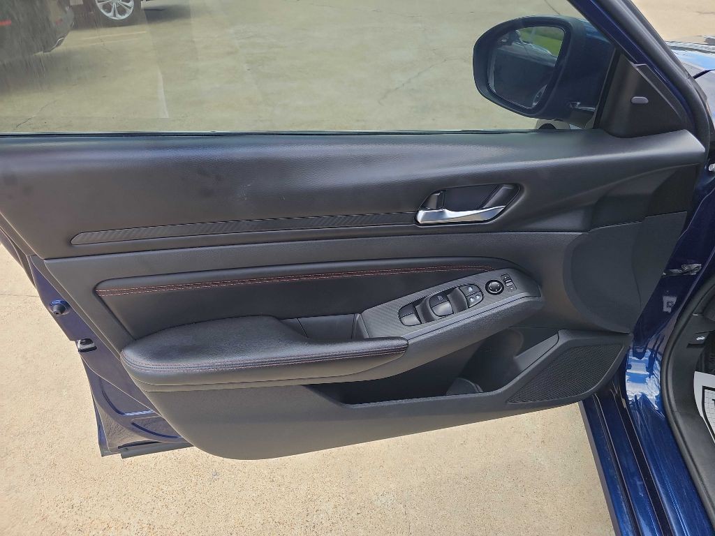 2021 Nissan Altima Image 12