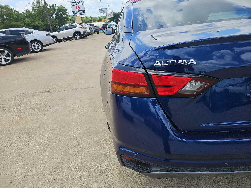 2021 Nissan Altima Image 13