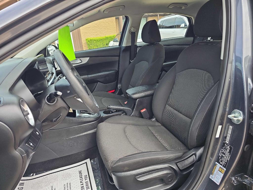 2023 Kia Forte Image 13