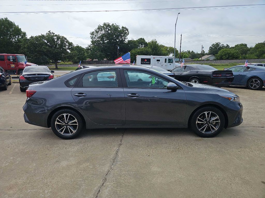 2023 Kia Forte Image 2