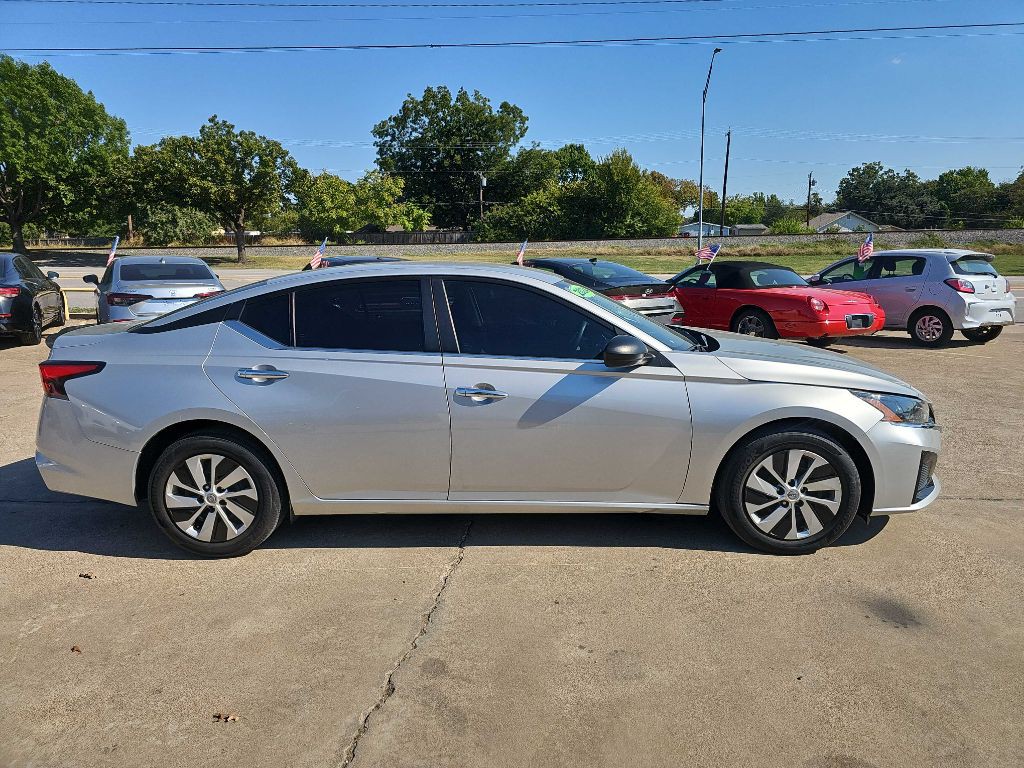 2024 Nissan Altima Image 2