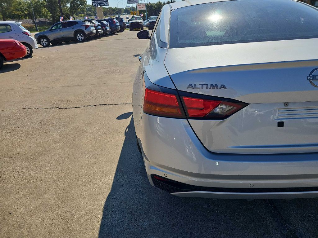 2024 Nissan Altima Image 9