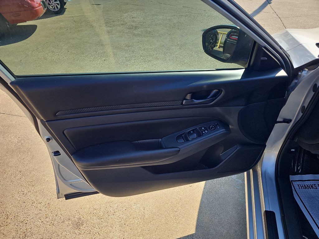 2024 Nissan Altima Image 12