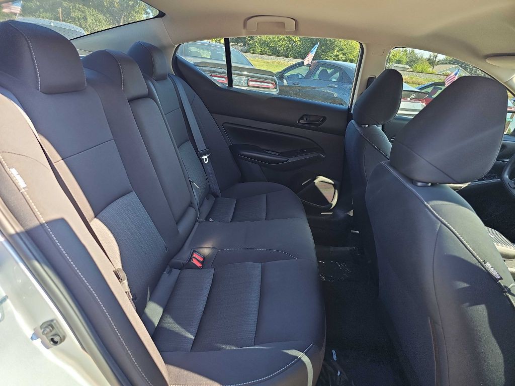 2024 Nissan Altima Image 16