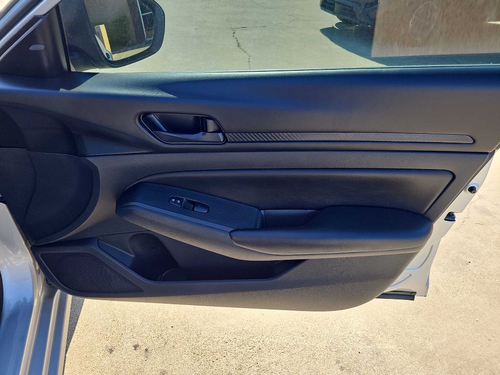 2024 Nissan Altima Image 17
