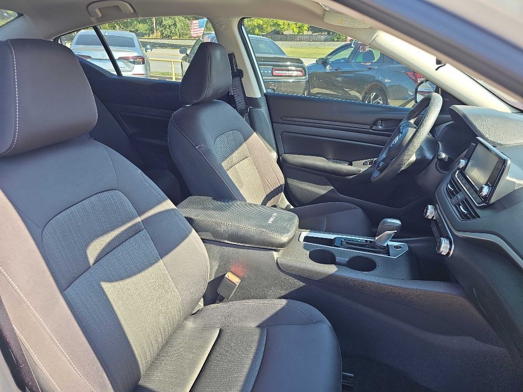 2024 Nissan Altima Image 18
