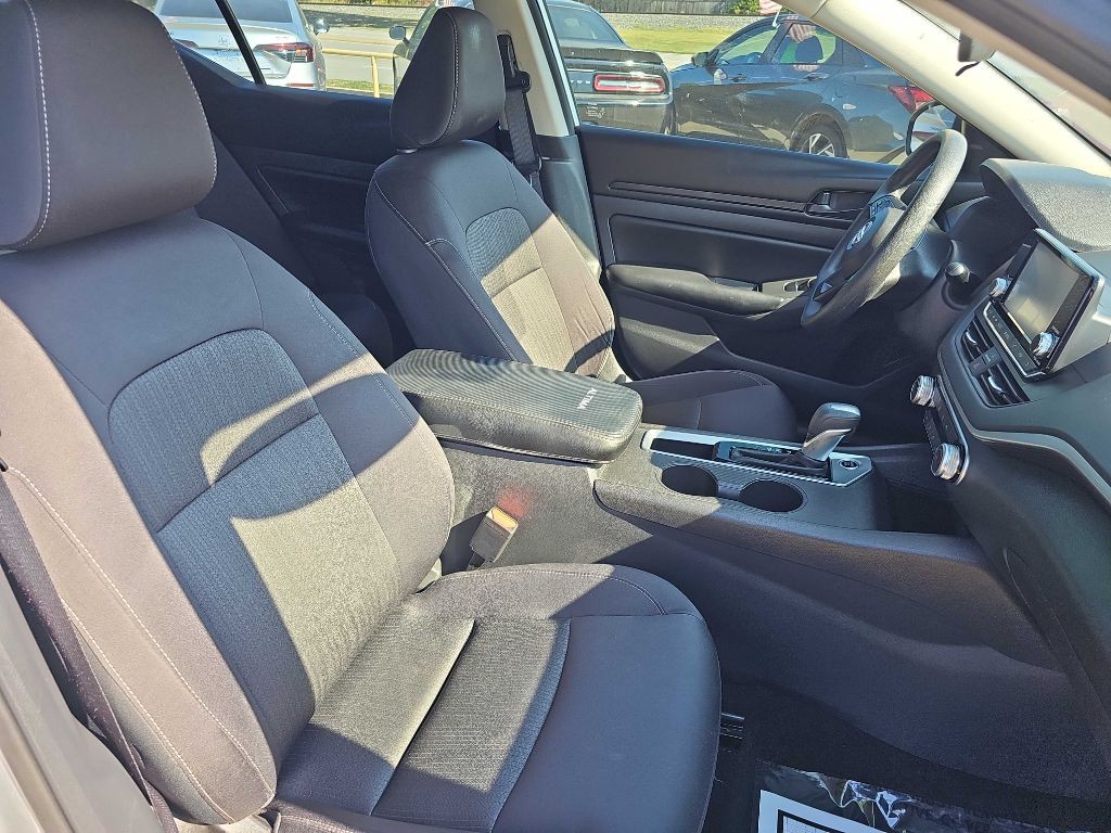 2024 Nissan Altima Image 19