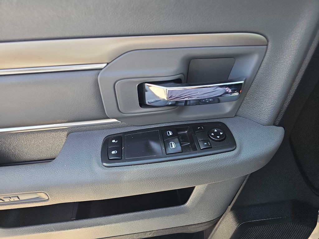 2017 RAM 1500 Image 17