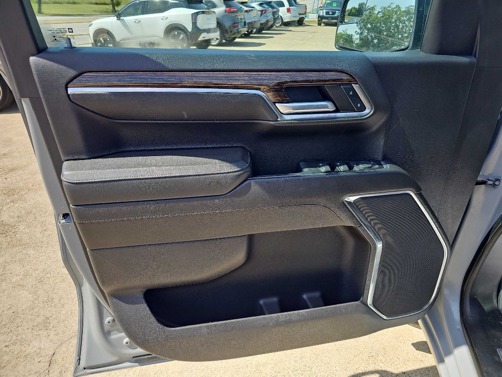 2024 GMC Sierra Image 12