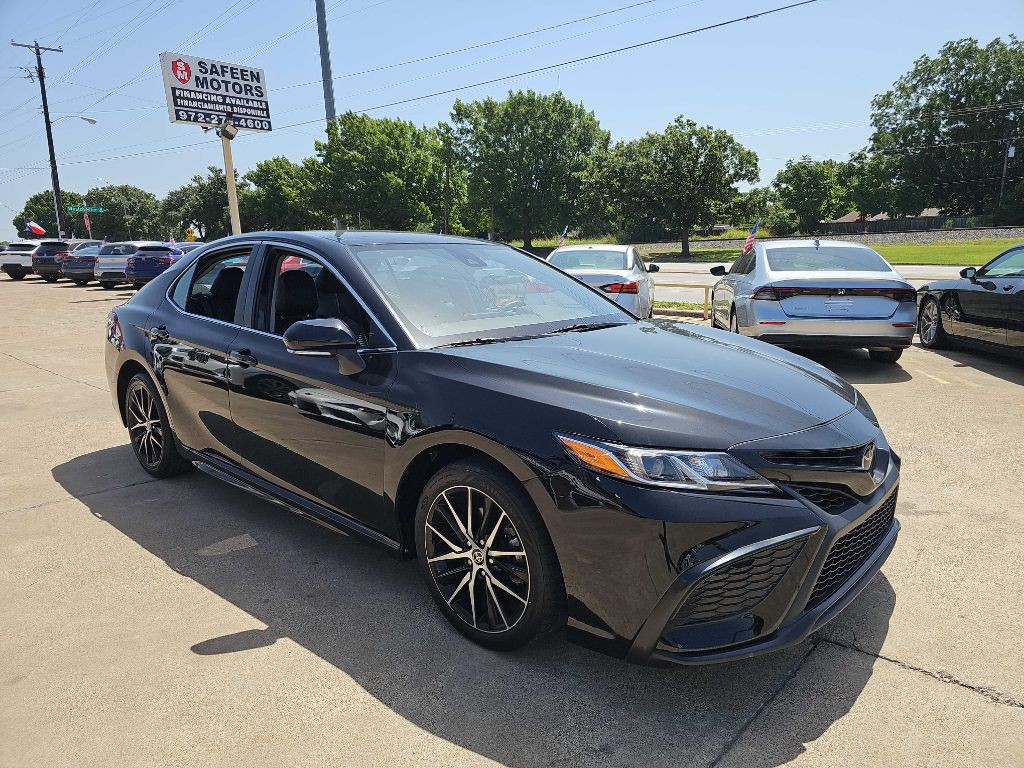 2024 Toyota Camry Image 1