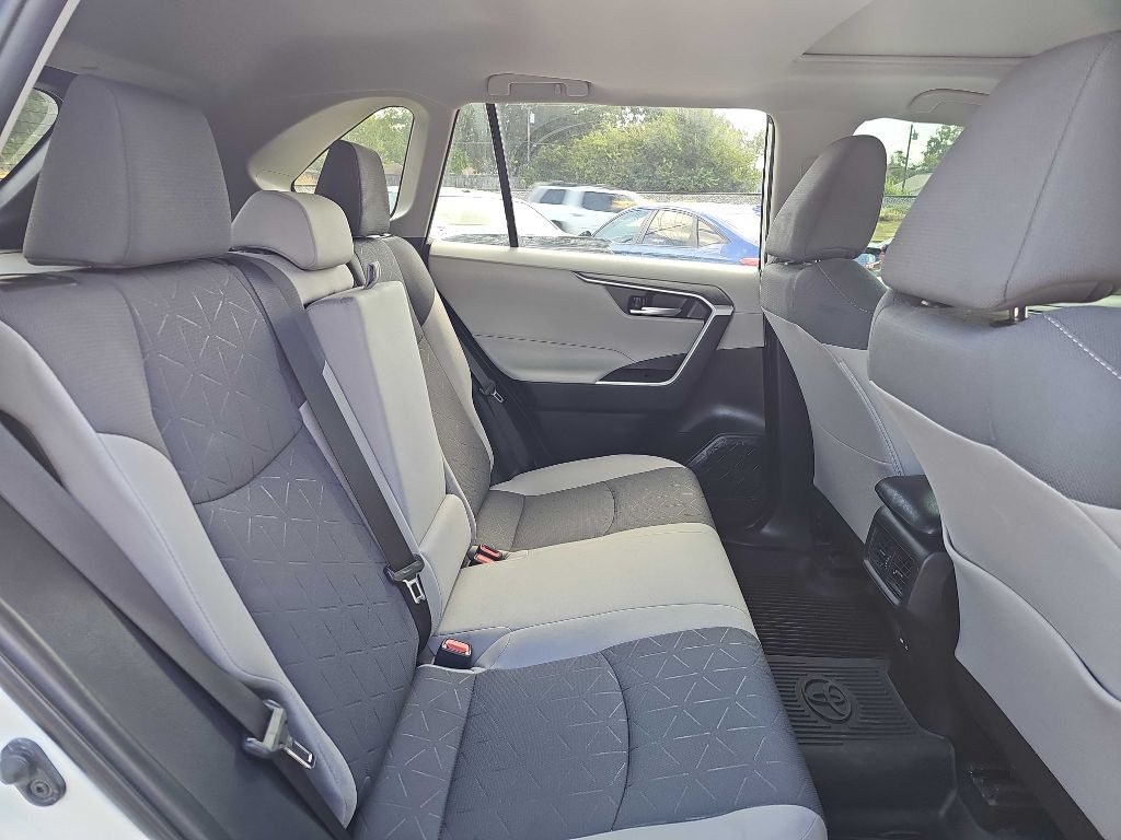 2025 Toyota Rav4 Image 17