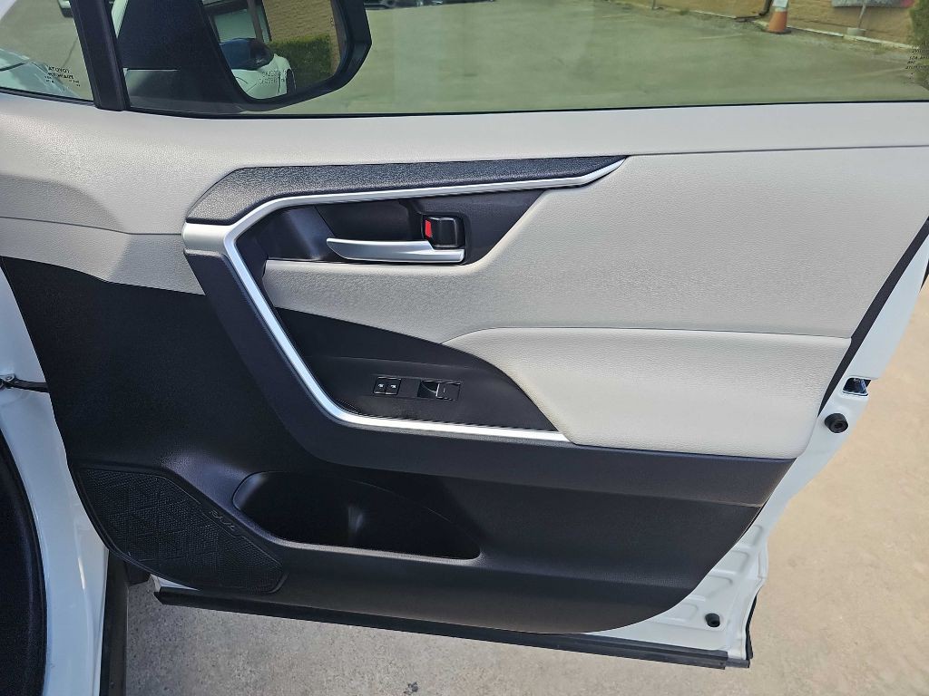 2025 Toyota Rav4 Image 18