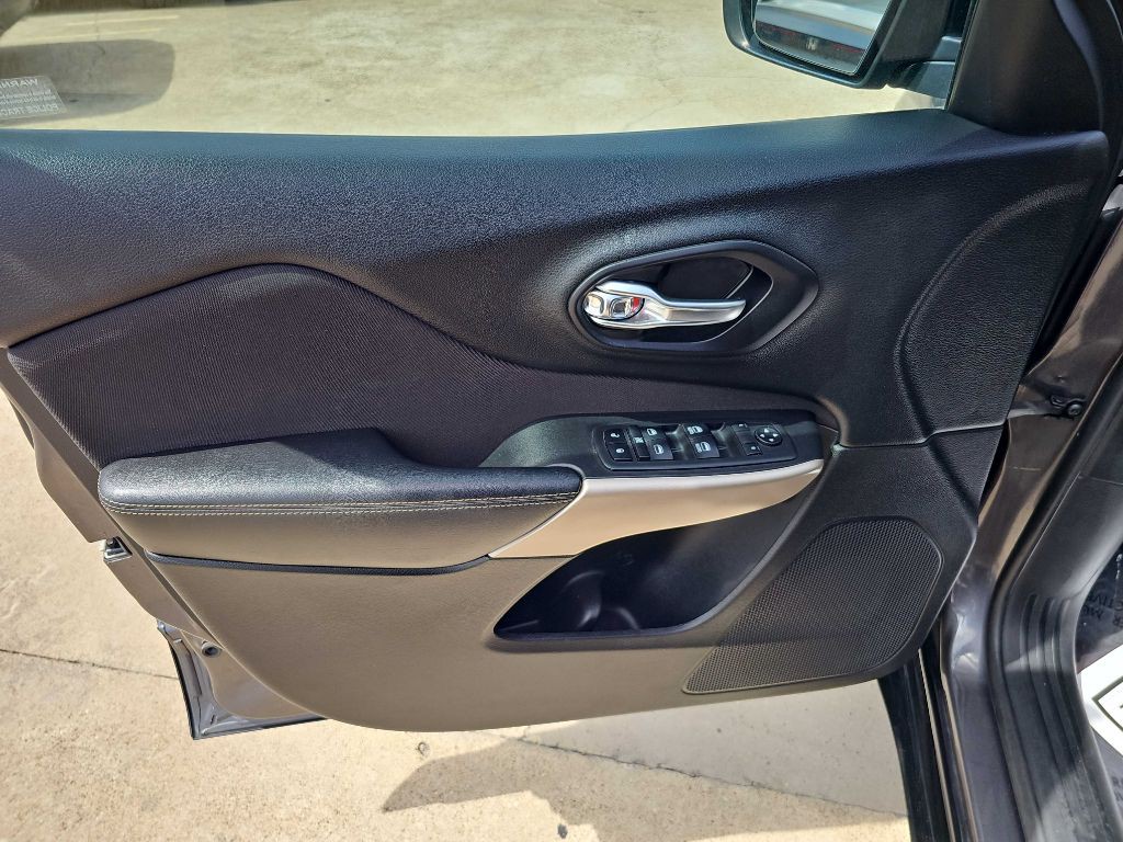 2018 Jeep Cherokee Image 12