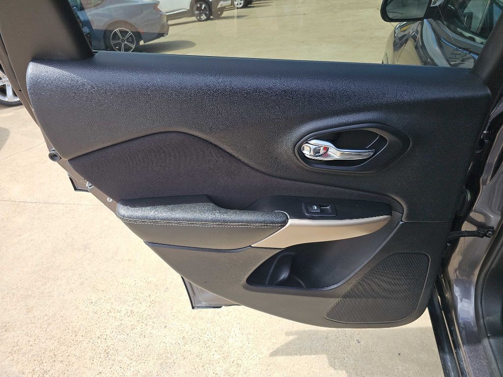 2018 Jeep Cherokee Image 13