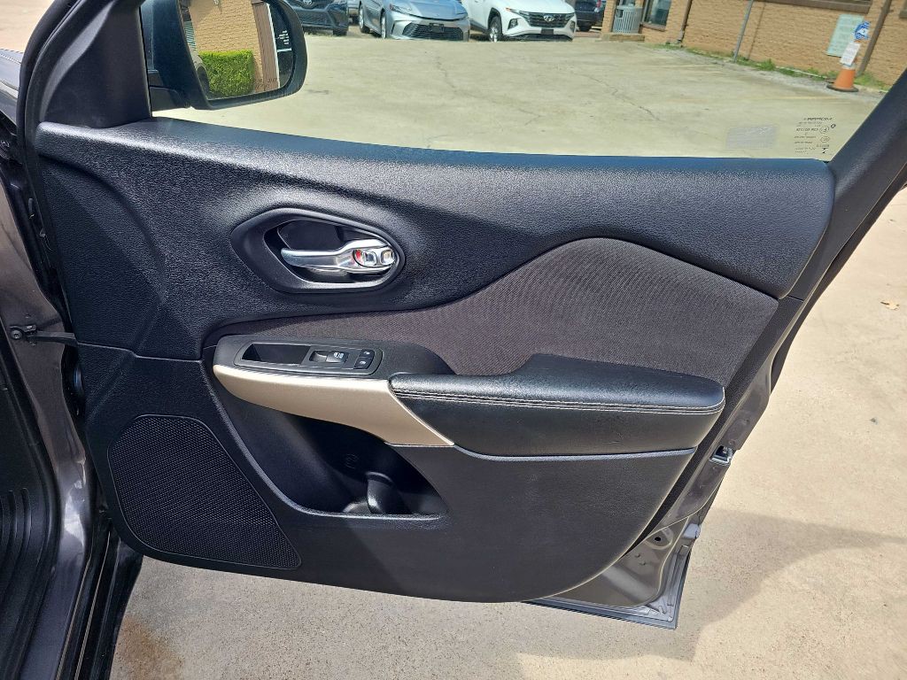 2018 Jeep Cherokee Image 18