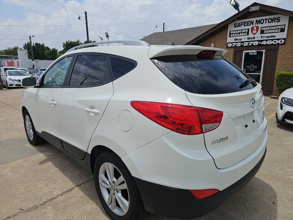 2013 Hyundai Tucson Image 2