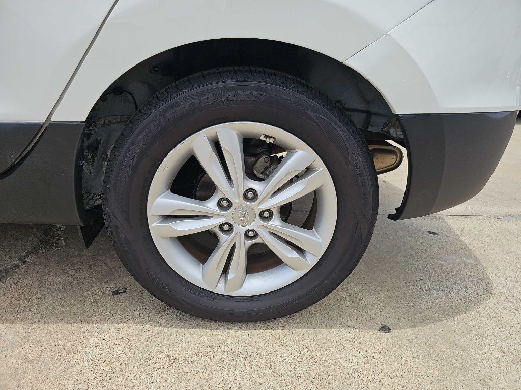 2013 Hyundai Tucson Image 11
