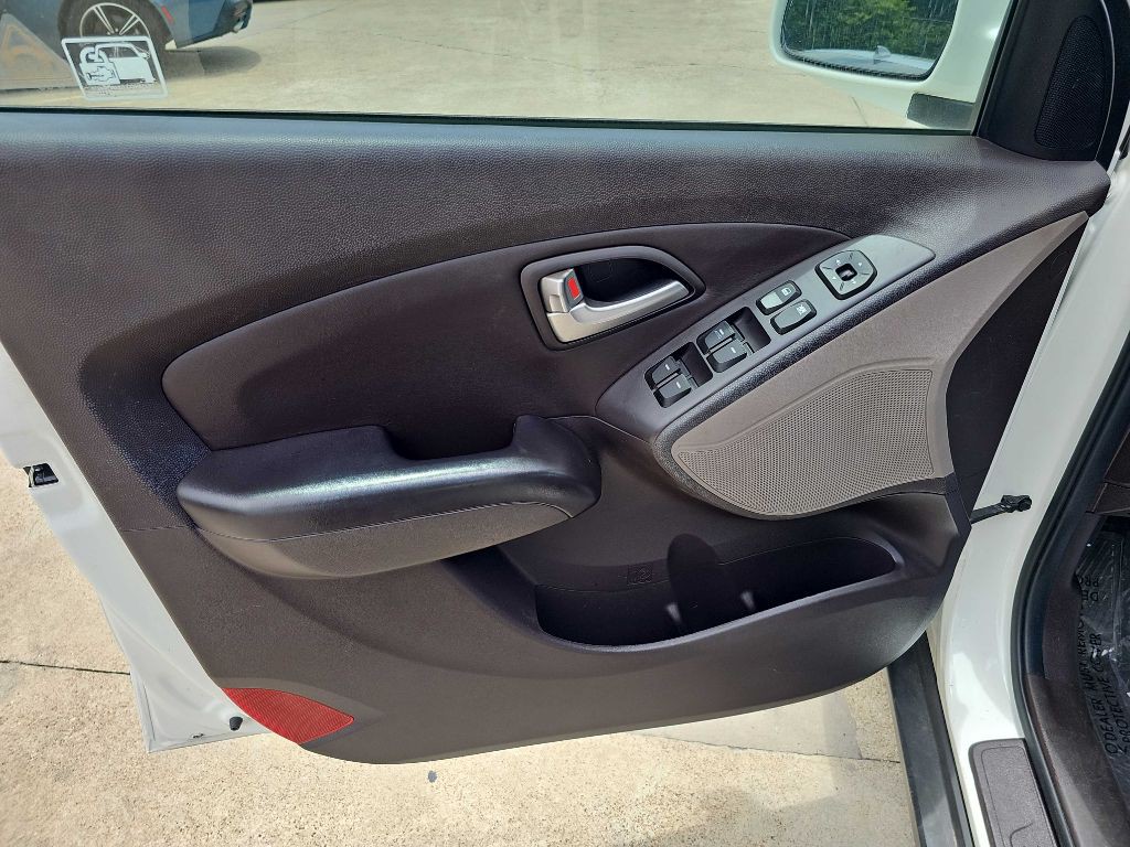 2013 Hyundai Tucson Image 12
