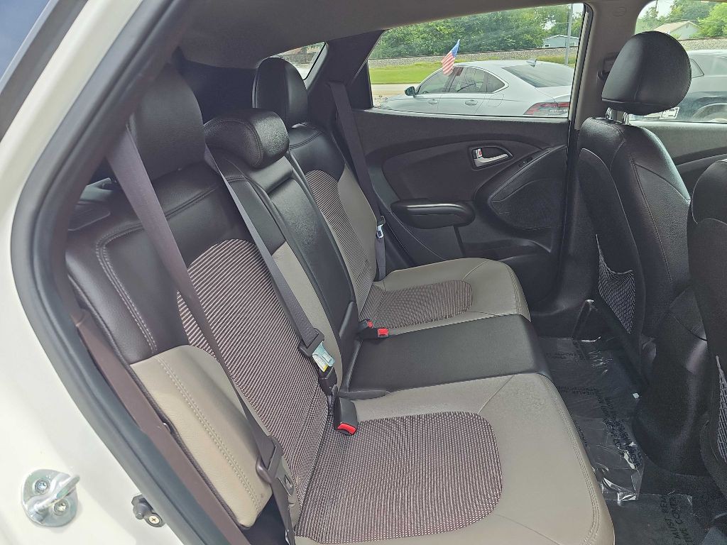 2013 Hyundai Tucson Image 16