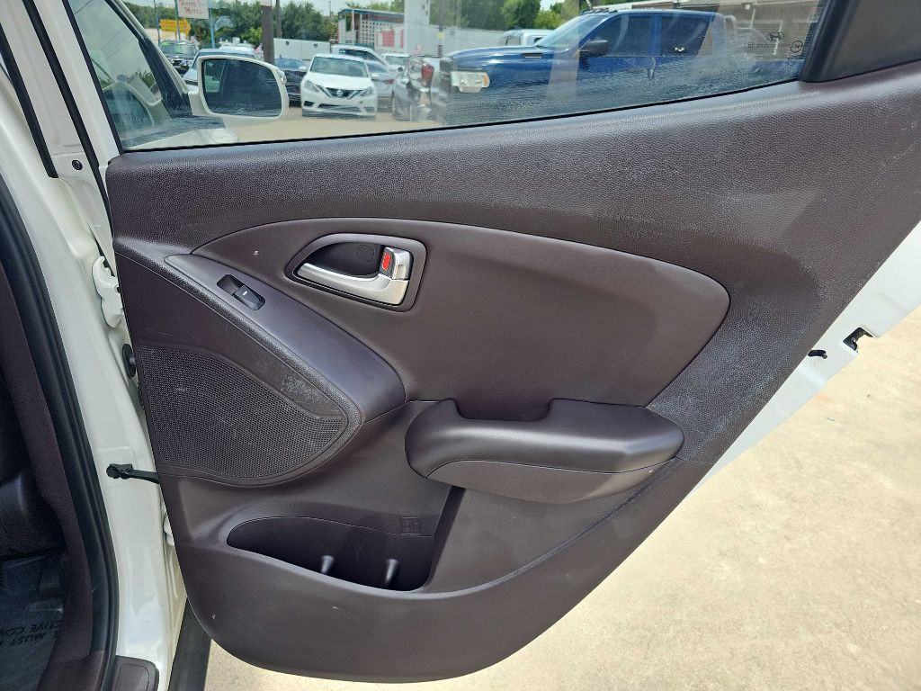 2013 Hyundai Tucson Image 17