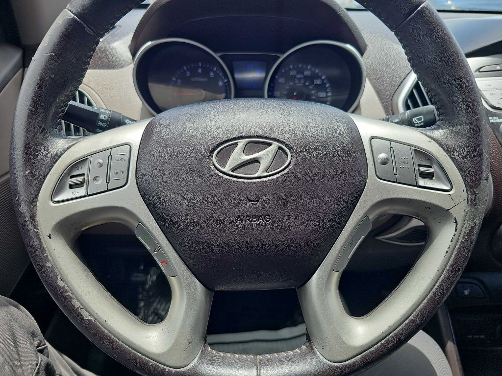 2013 Hyundai Tucson Image 24