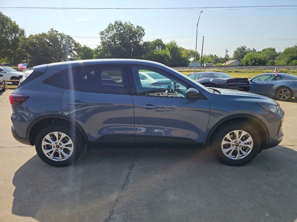 2025 Ford Escape Image 2