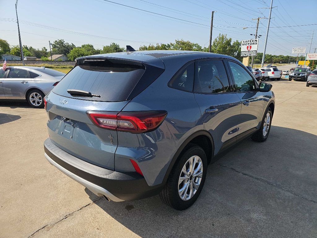 2025 Ford Escape Image 4
