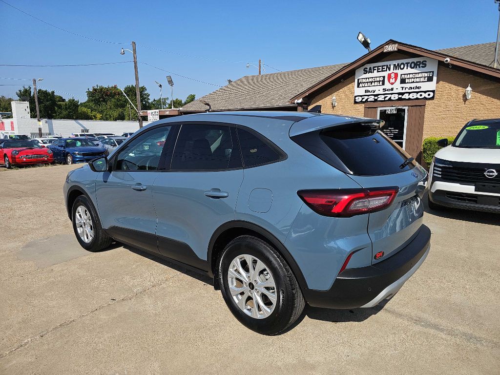 2025 Ford Escape Image 5