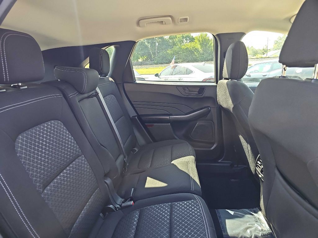 2025 Ford Escape Image 17