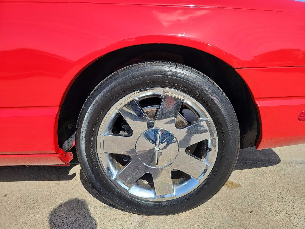2002 Ford Thunderbird Image 11