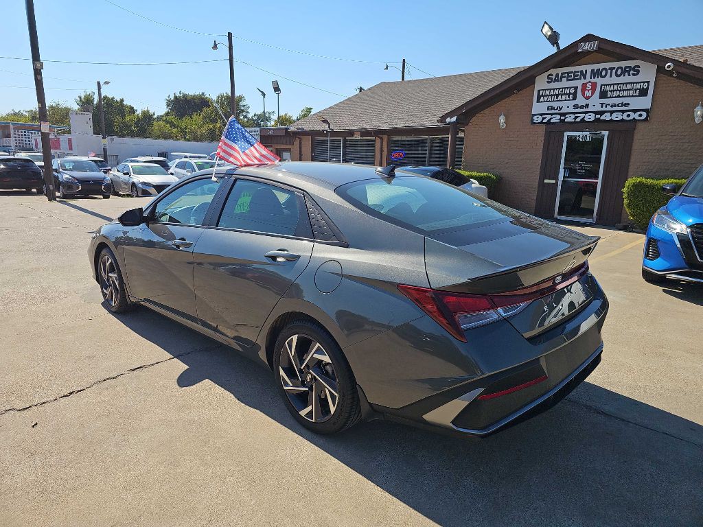 2025 Hyundai Elantra Image 4
