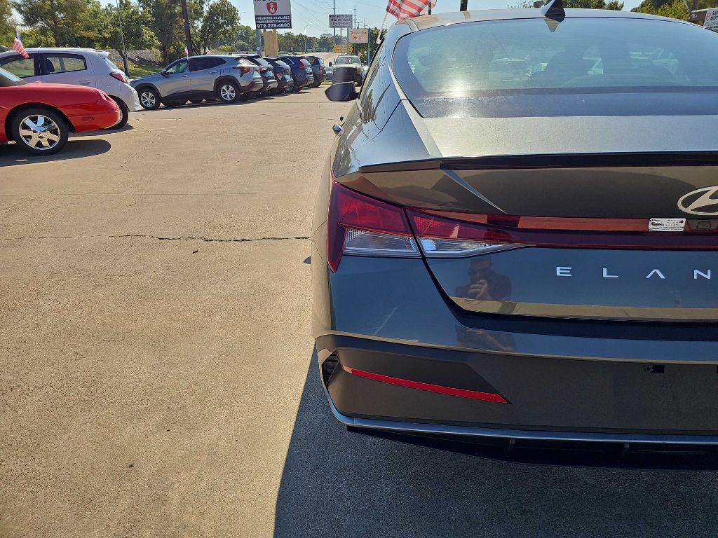 2025 Hyundai Elantra Image 10