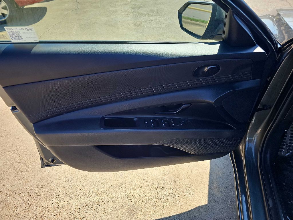 2025 Hyundai Elantra Image 11