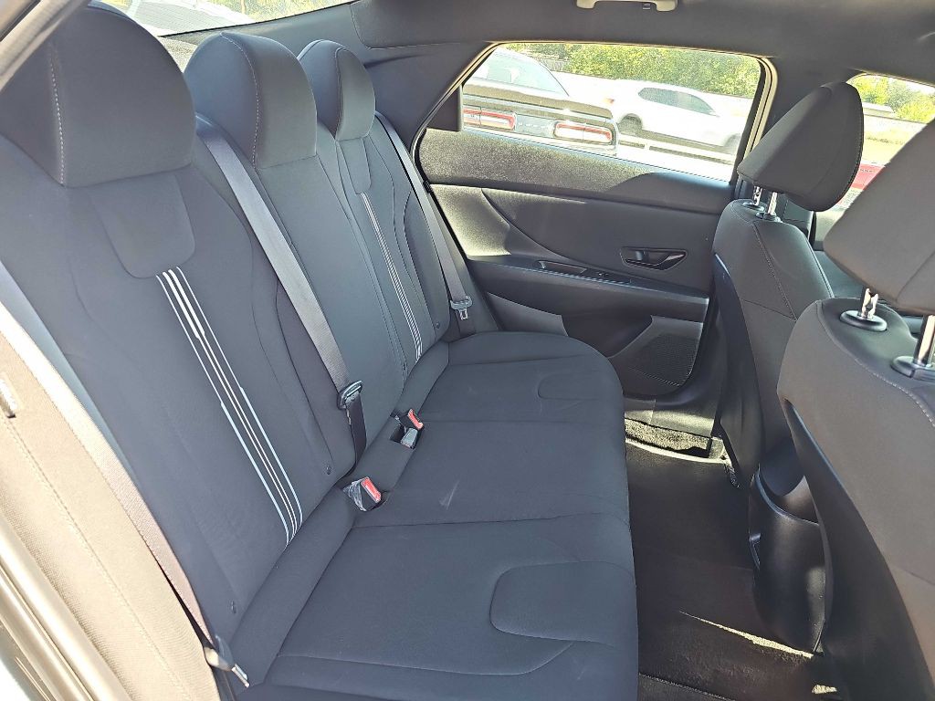 2025 Hyundai Elantra Image 16