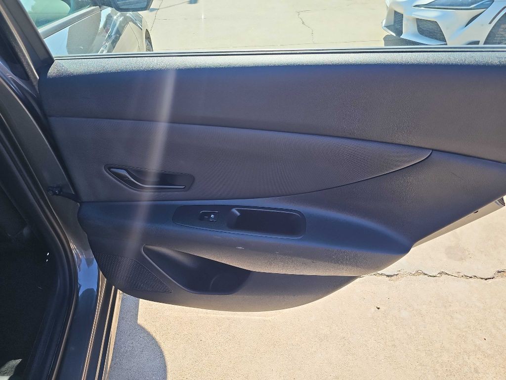 2025 Hyundai Elantra Image 17