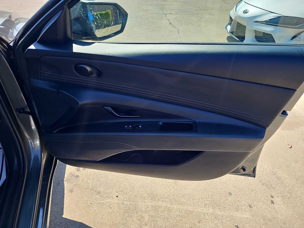 2025 Hyundai Elantra Image 18