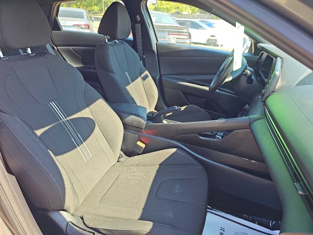 2025 Hyundai Elantra Image 19