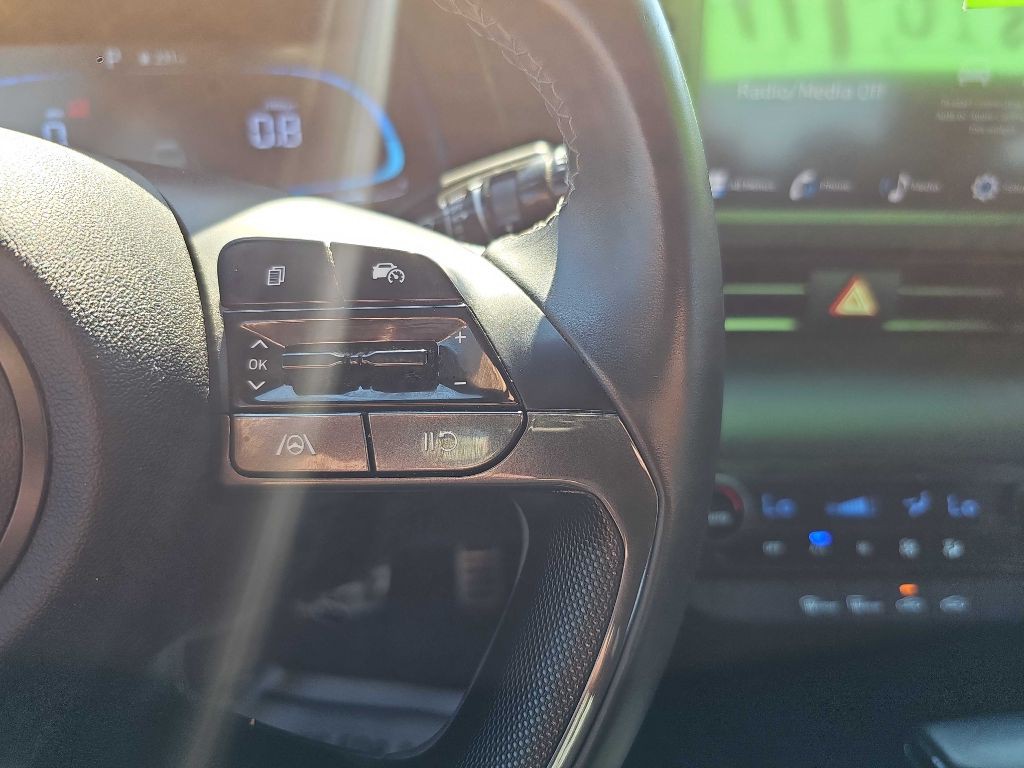 2025 Hyundai Elantra Image 25